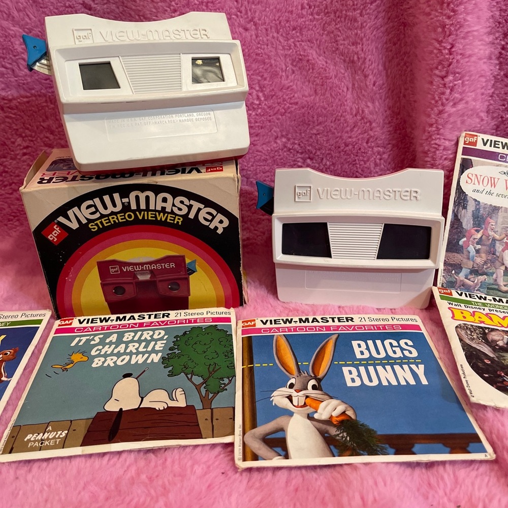 Vintage 2 View- Master Stereo Viewer with 6 Stereo picture stories lot